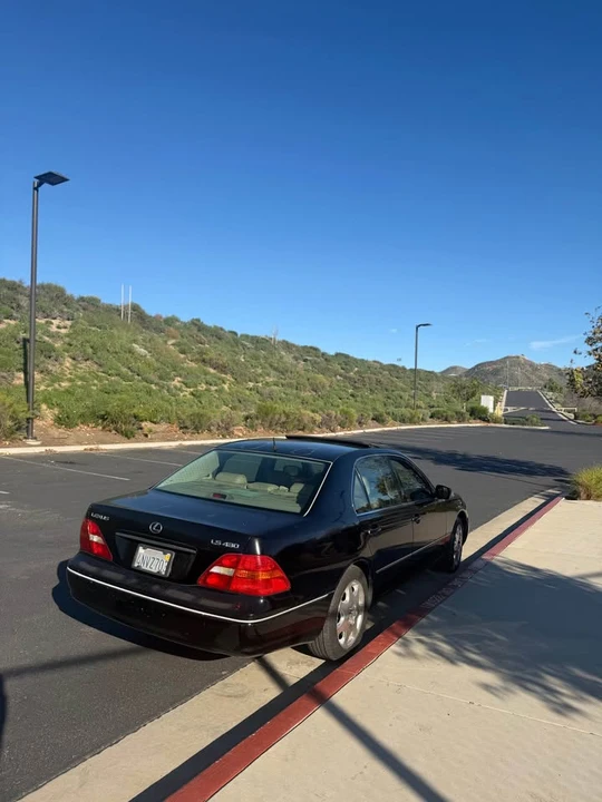 2001 Lexus LS 3rd Gen - Image 5 of 7