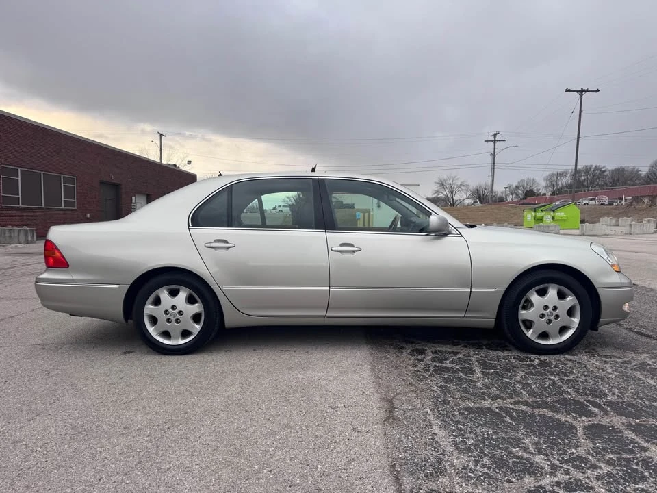 2001 Lexus LS 3rd Gen - Image 4 of 19