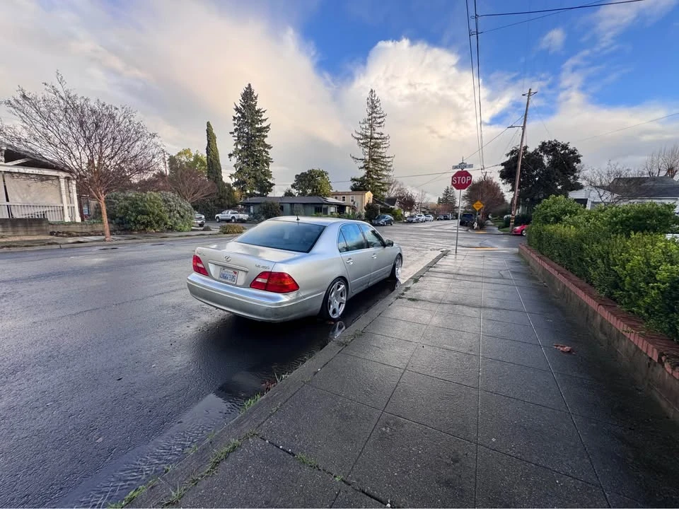 2001 Lexus LS 3rd Gen - Image 2 of 13