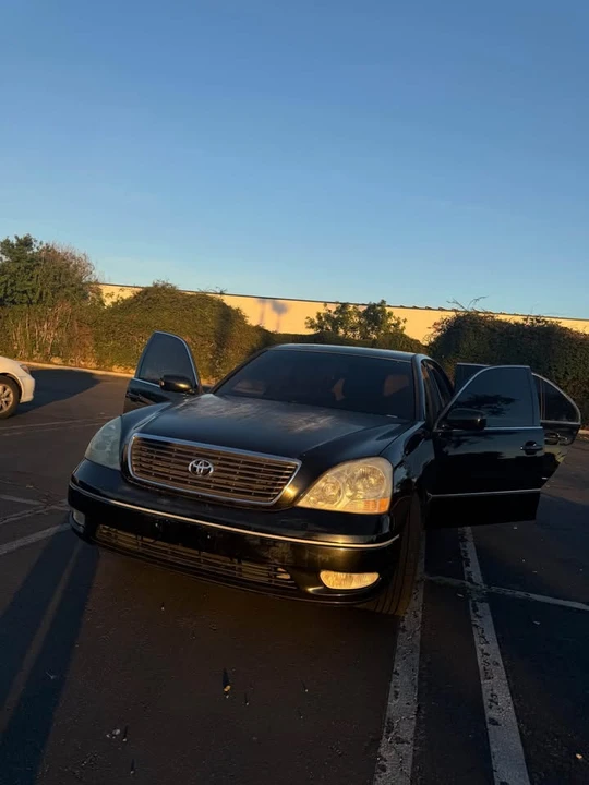 2001 Lexus LS 3rd Gen - Image 2 of 5