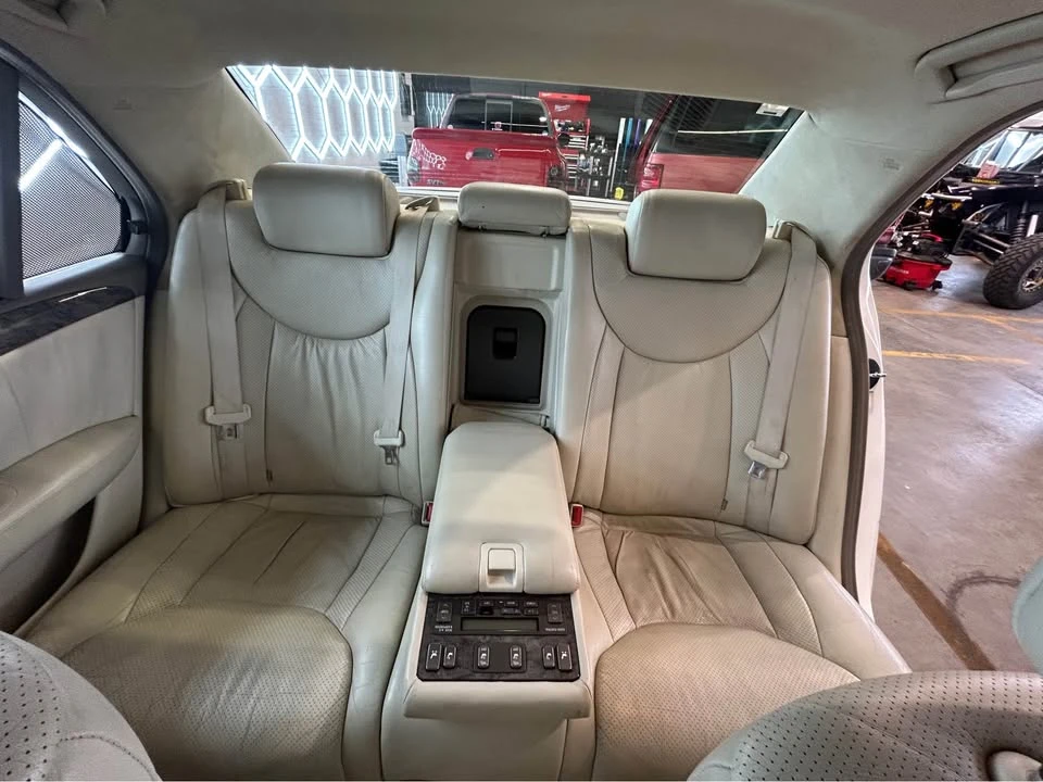 2001 Lexus LS 3rd Gen - Image 17 of 17