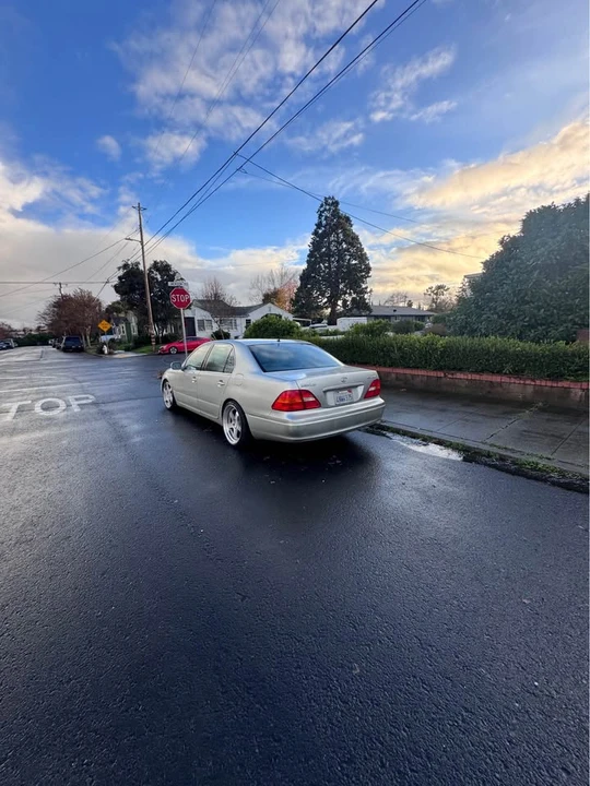 2001 Lexus LS 3rd Gen - Image 6 of 13