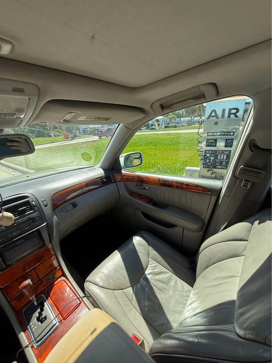 2001 Lexus LS 3rd Gen - Image 7 of 9