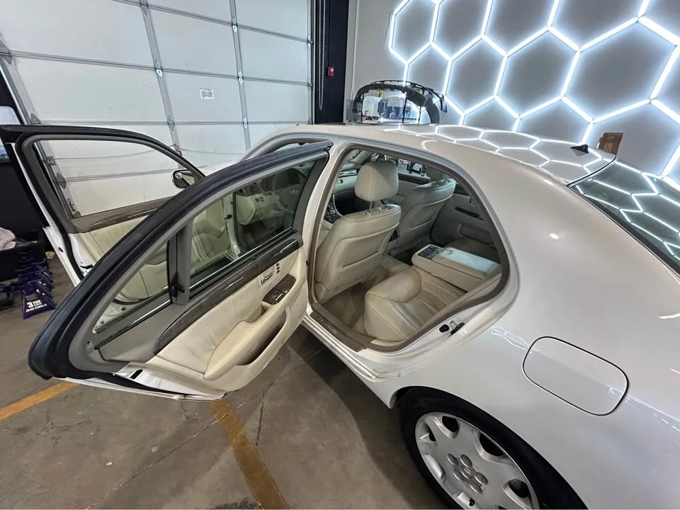 2001 Lexus LS 3rd Gen - Image 15 of 17