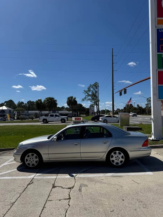 2001 Lexus LS 3rd Gen - Image 2 of 9