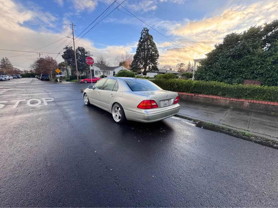 2001 Lexus LS 3rd Gen - Image 5 of 13