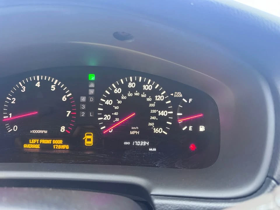 2001 Lexus LS 3rd Gen - Image 12 of 19