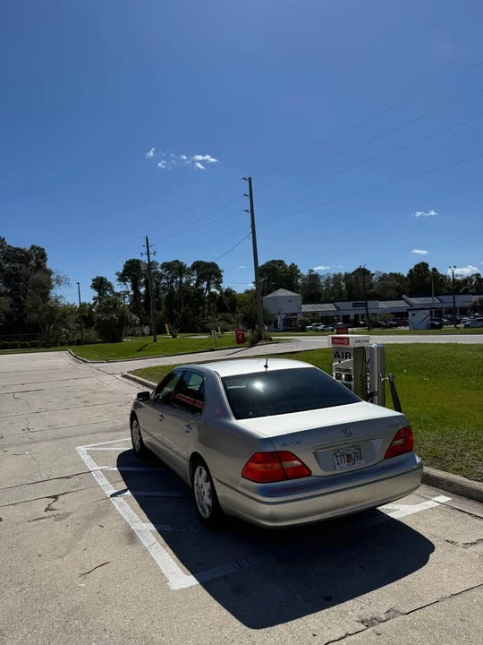 2001 Lexus LS 3rd Gen - Image 3 of 9