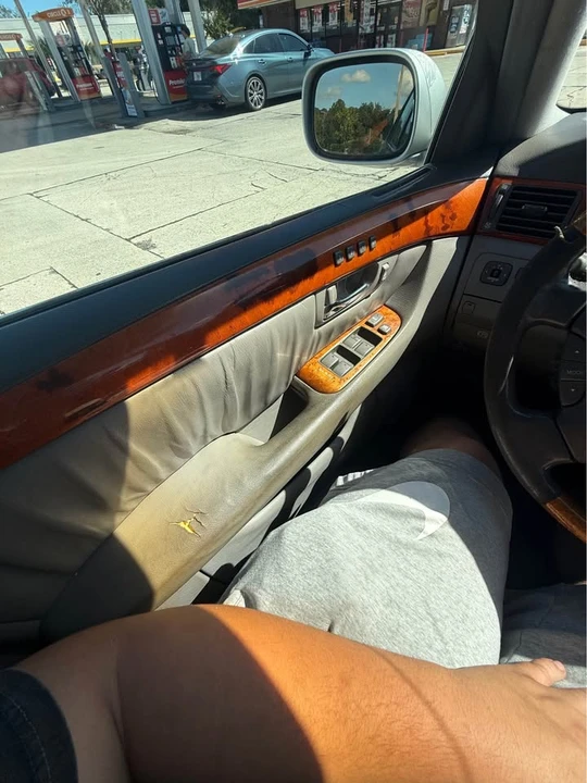 2001 Lexus LS 3rd Gen - Image 8 of 9