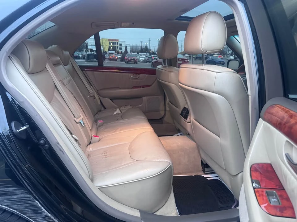 2001 Lexus LS 3rd Gen - Image 11 of 15