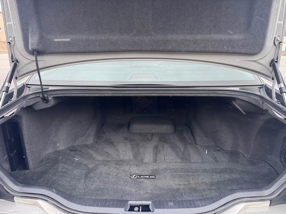 2001 Lexus LS 3rd Gen - Image 17 of 19