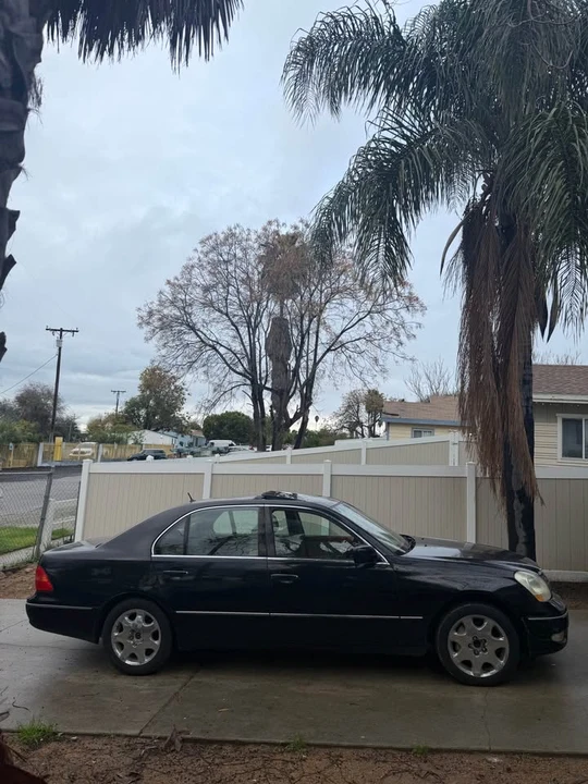 2001 Lexus LS 3rd Gen - Image 2 of 4