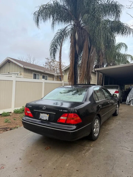2001 Lexus LS 3rd Gen - Image 3 of 4