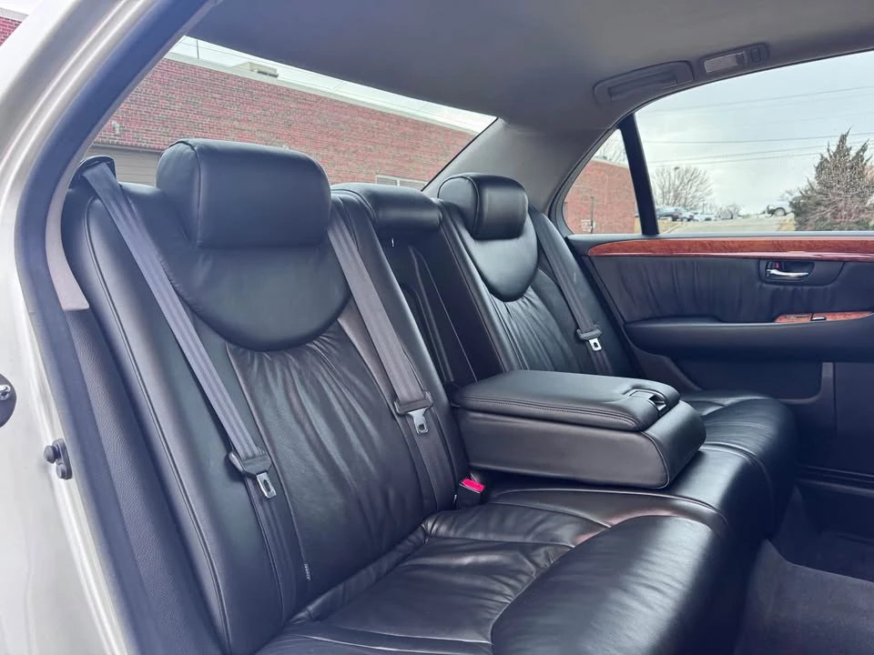 2001 Lexus LS 3rd Gen - Image 14 of 19