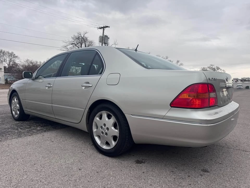 2001 Lexus LS 3rd Gen - Image 7 of 19