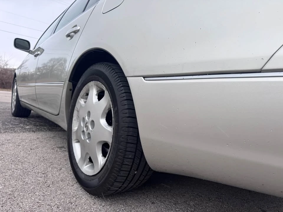 2001 Lexus LS 3rd Gen - Image 18 of 19