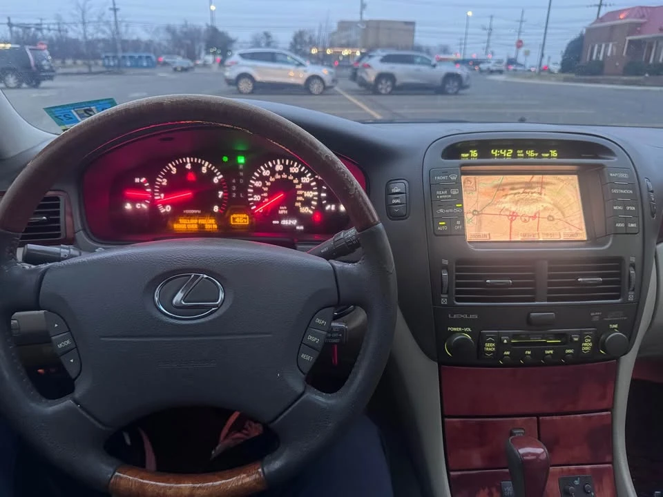 2001 Lexus LS 3rd Gen - Image 14 of 15