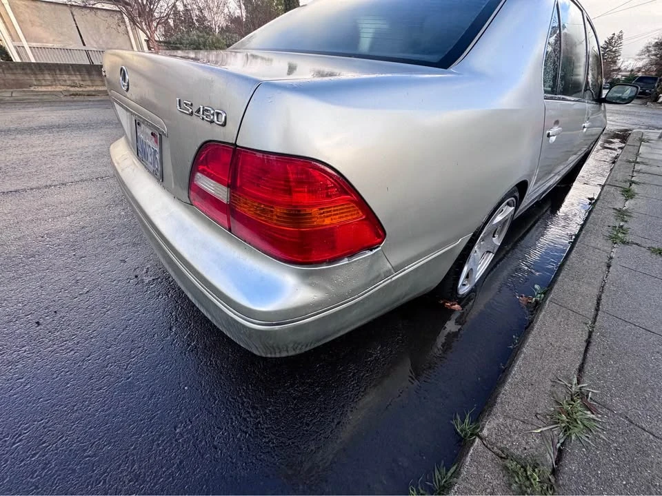 2001 Lexus LS 3rd Gen - Image 7 of 13