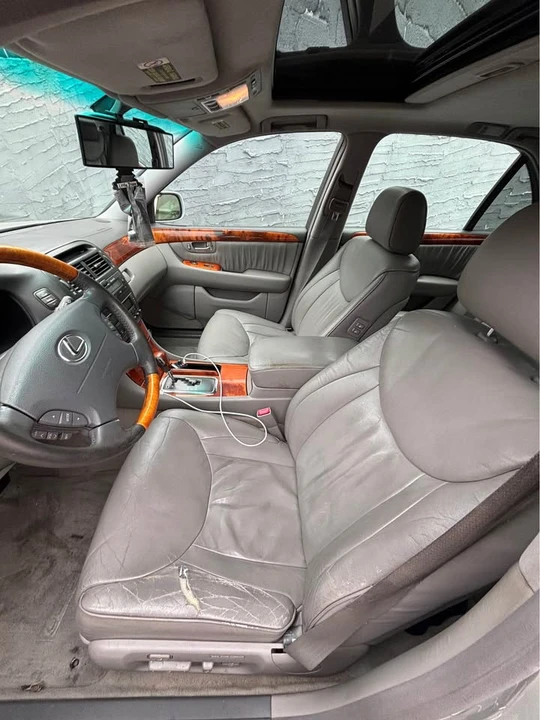 2001 Lexus LS 3rd Gen - Image 4 of 10