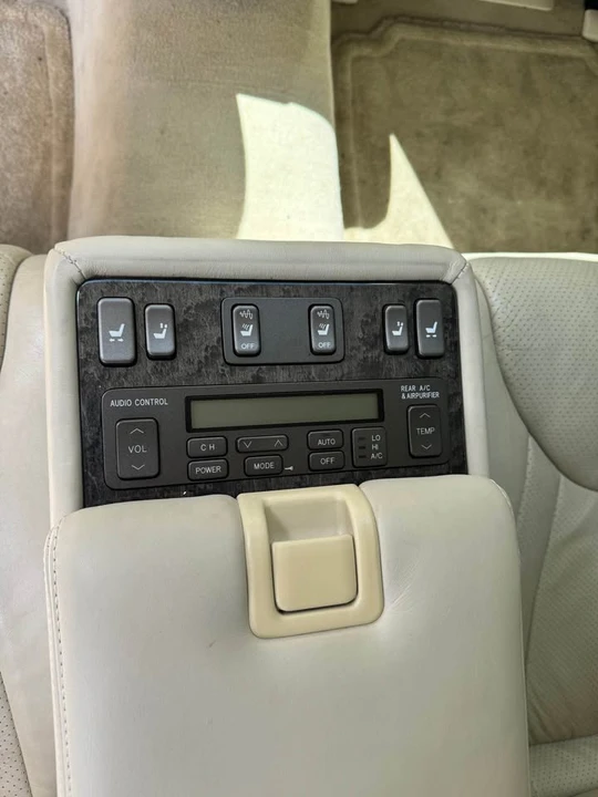 2001 Lexus LS 3rd Gen - Image 7 of 8