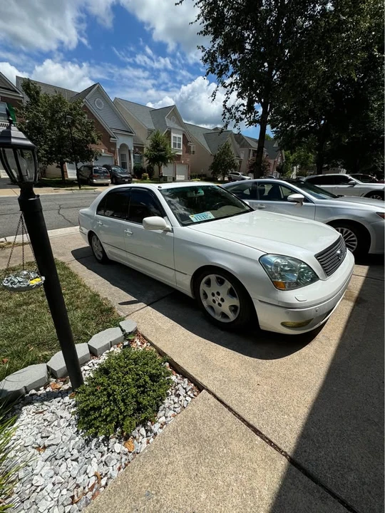 2001 Lexus LS 3rd Gen - Image 4 of 8