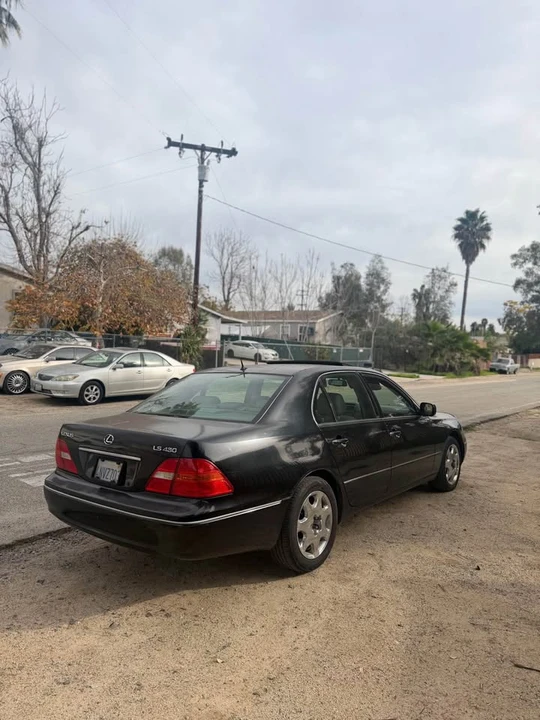2001 Lexus LS 3rd Gen - Image 2 of 4