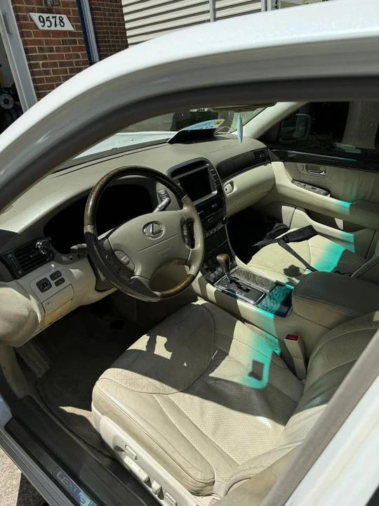 2001 Lexus LS 3rd Gen - Image 5 of 8