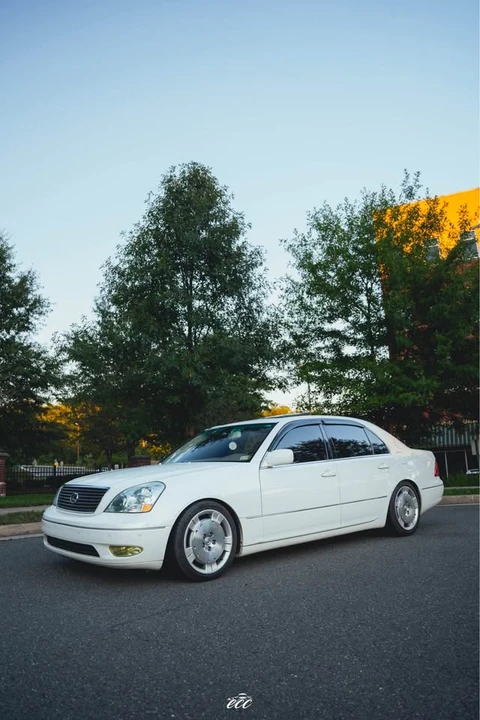 2001 Lexus LS 3rd Gen - Image 2 of 8