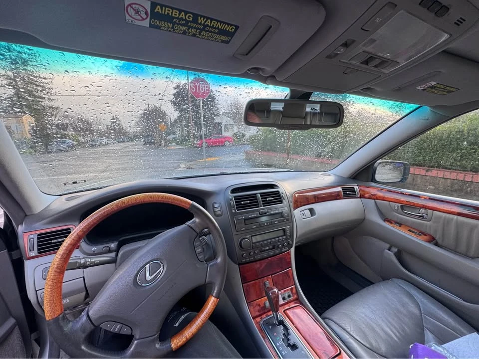 2001 Lexus LS 3rd Gen - Image 9 of 13