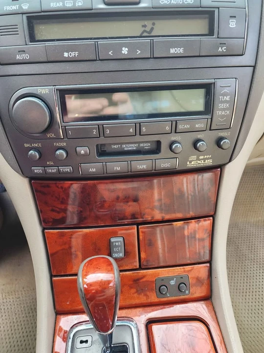 2001 Lexus LS 3rd Gen - Image 3 of 8