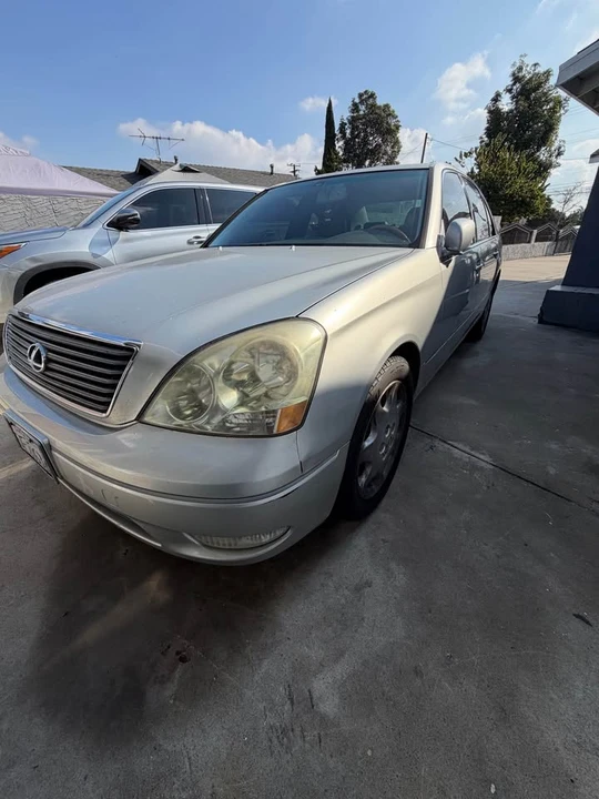 2001 Lexus LS 3rd Gen - Image 7 of 10