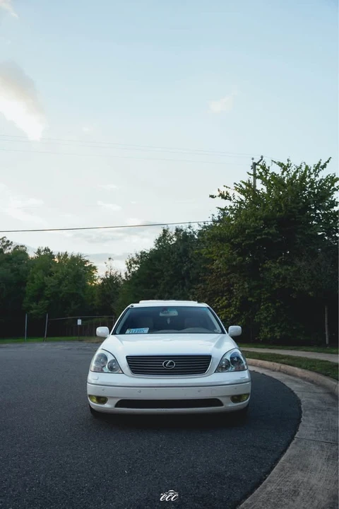 2001 Lexus LS 3rd Gen - Image 3 of 8
