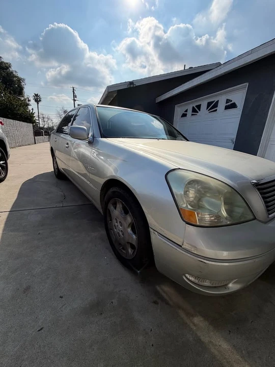2001 Lexus LS 3rd Gen - Image 6 of 10