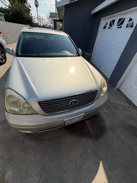 2001 Lexus LS 3rd Gen - Image 8 of 10