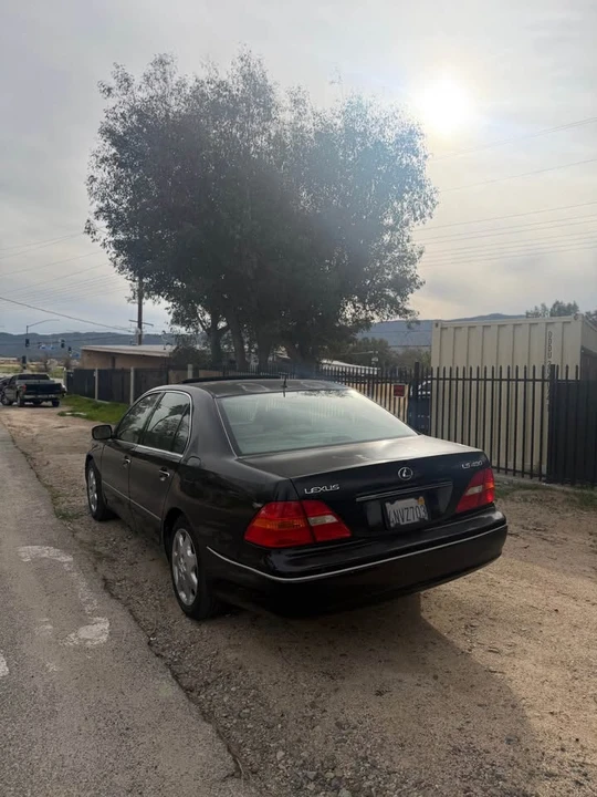 2001 Lexus LS 3rd Gen - Image 3 of 4
