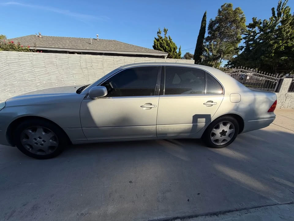 2001 Lexus LS 3rd Gen - Image 3 of 14