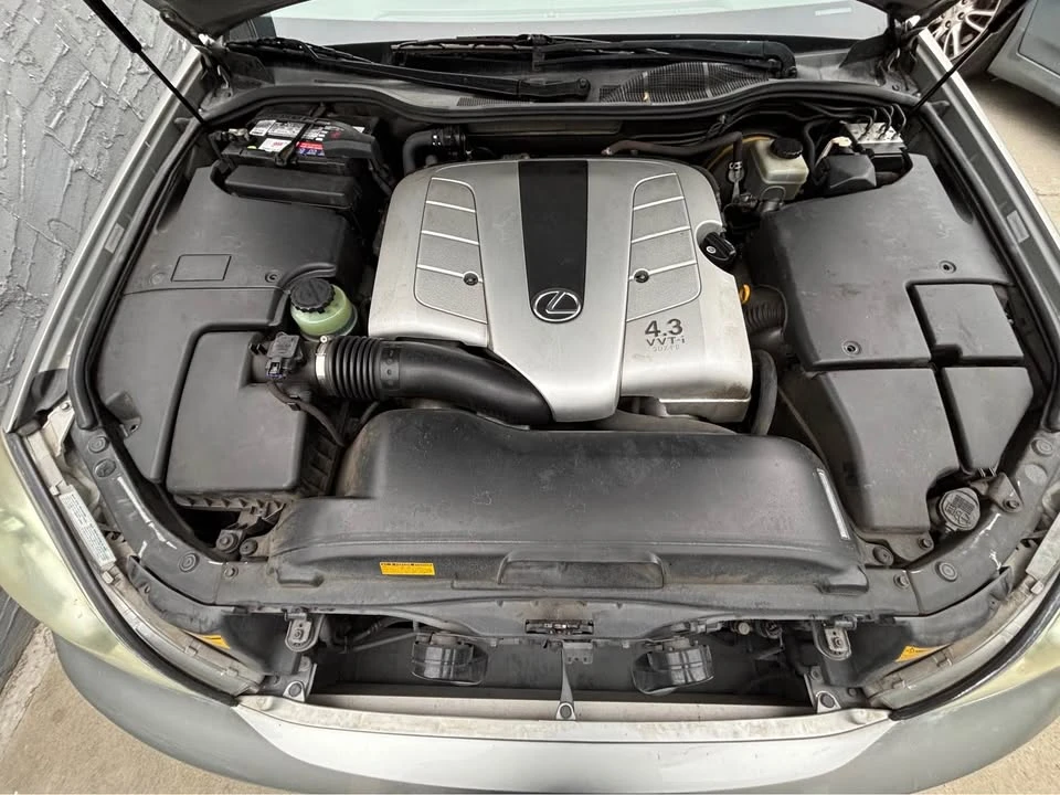 2001 Lexus LS 3rd Gen - Image 13 of 14