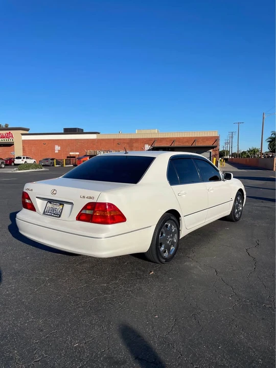 2001 Lexus LS 3rd Gen - Image 7 of 15