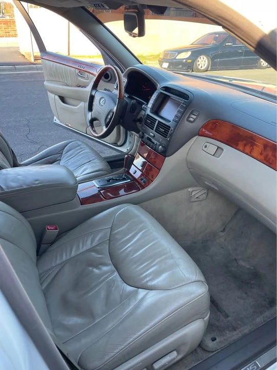 2001 Lexus LS 3rd Gen - Image 12 of 15