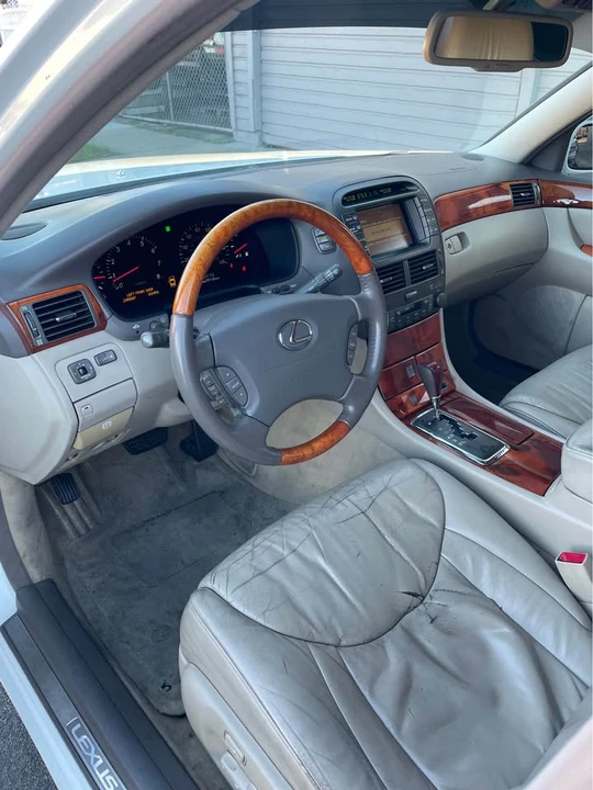 2001 Lexus LS 3rd Gen - Image 9 of 15