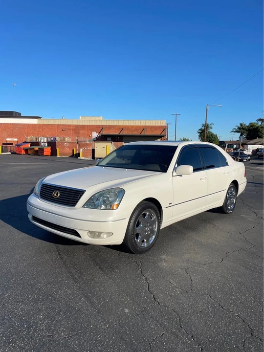 2001 Lexus LS 3rd Gen - Image 2 of 15