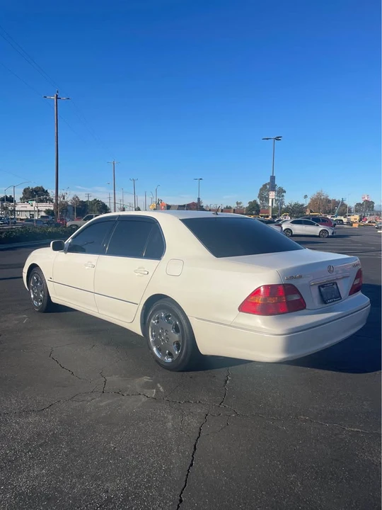 2001 Lexus LS 3rd Gen - Image 8 of 15
