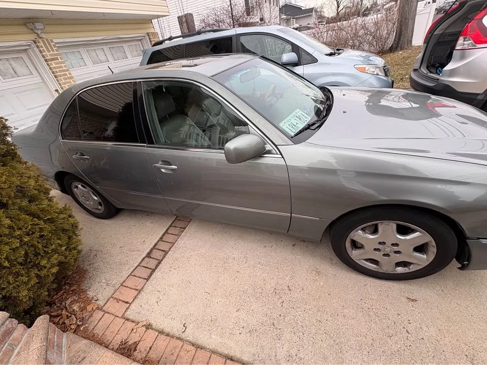 2001 Lexus LS 3rd Gen - Image 3 of 6