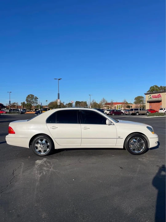 2001 Lexus LS 3rd Gen - Image 3 of 15