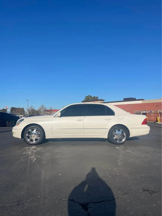 2001 Lexus LS 3rd Gen - Image 4 of 15