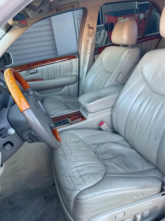2001 Lexus LS 3rd Gen - Image 10 of 15