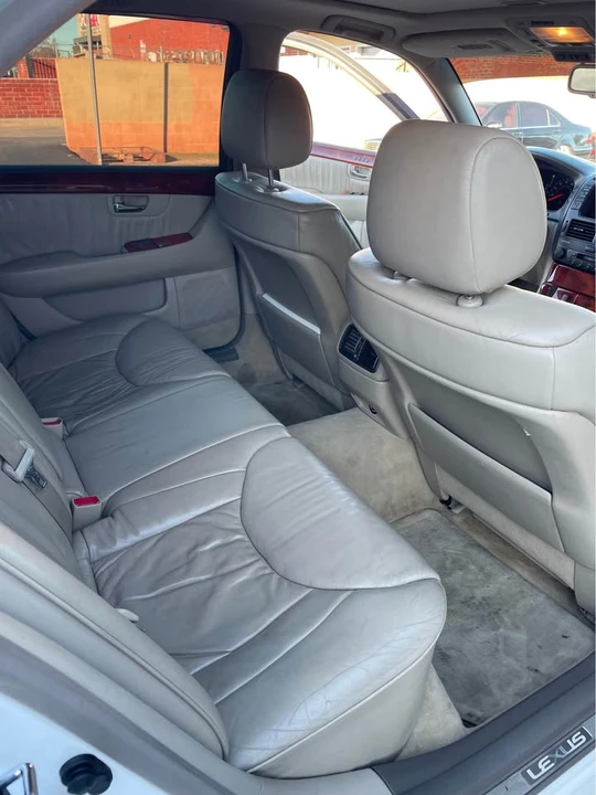 2001 Lexus LS 3rd Gen - Image 13 of 15
