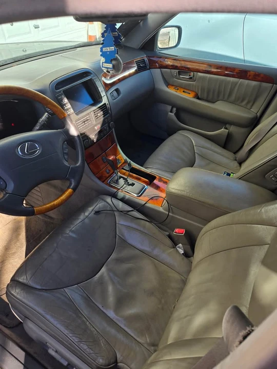 2001 Lexus LS 3rd Gen - Image 5 of 6