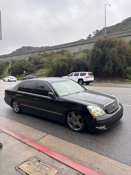 2001 Lexus LS 3rd Gen - Image 4 of 4