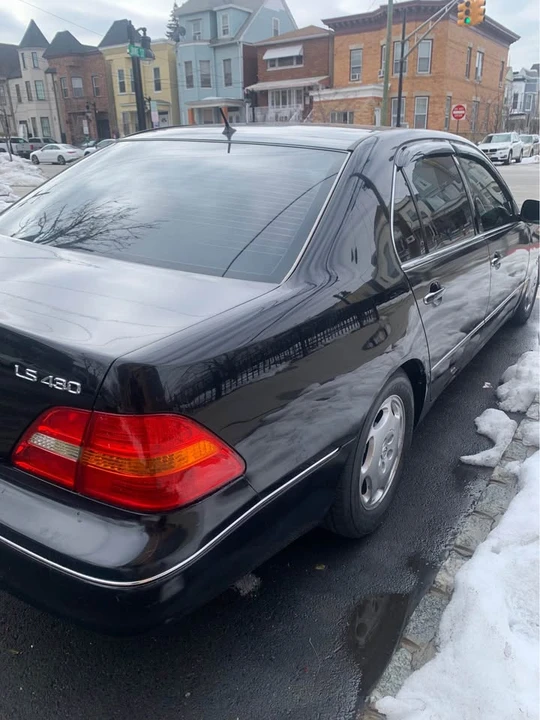 2001 Lexus LS 3rd Gen - Image 3 of 9